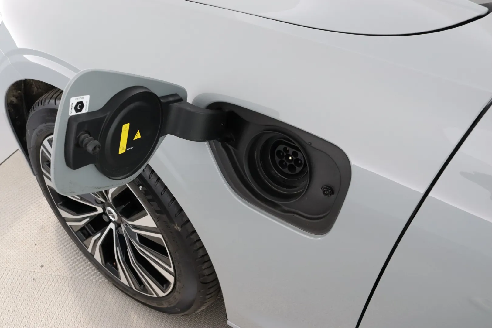 VOLVO V60 GPY-885 carousel image