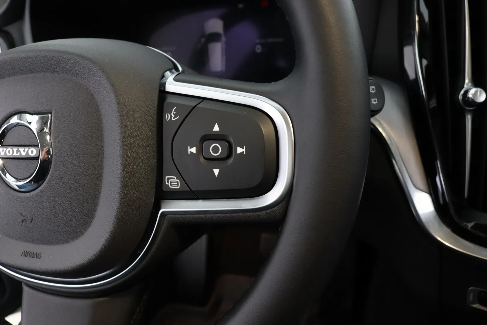 VOLVO V60 GPY-885 carousel image