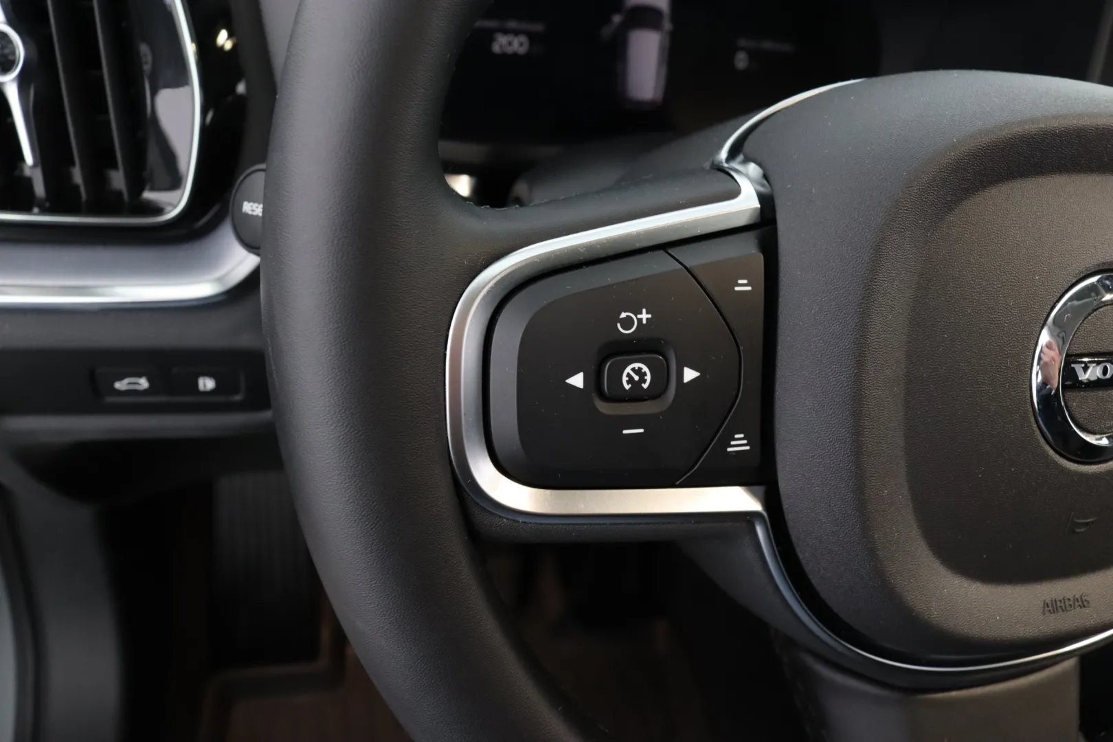 VOLVO V60 GPY-885 carousel image