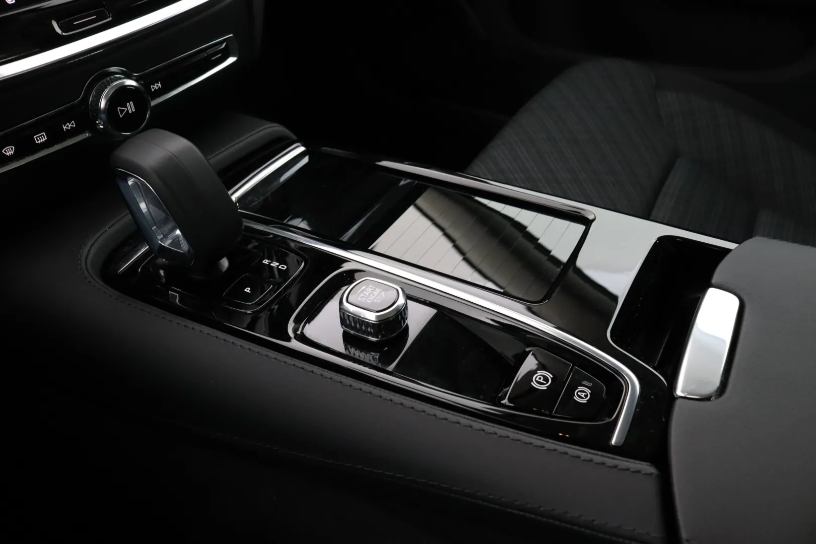 VOLVO V60 GPY-885 carousel image