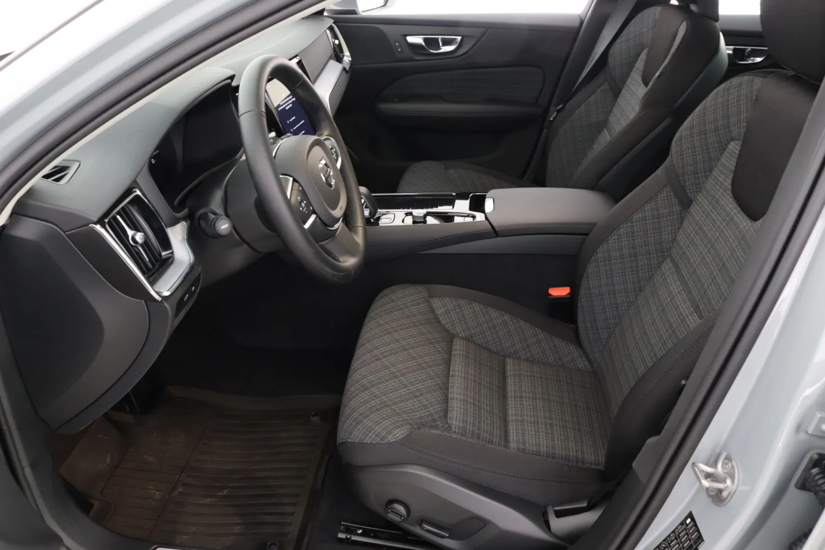 VOLVO V60 GPY-885 carousel image