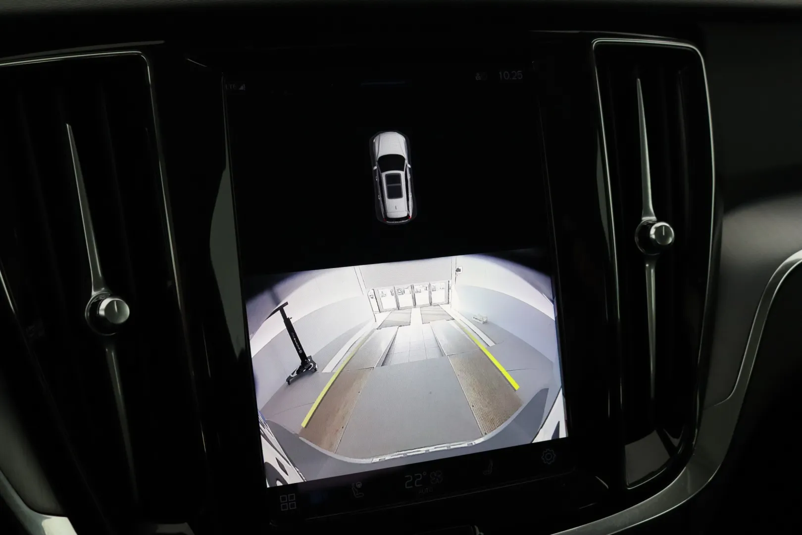 VOLVO V60 GPY-885 carousel image