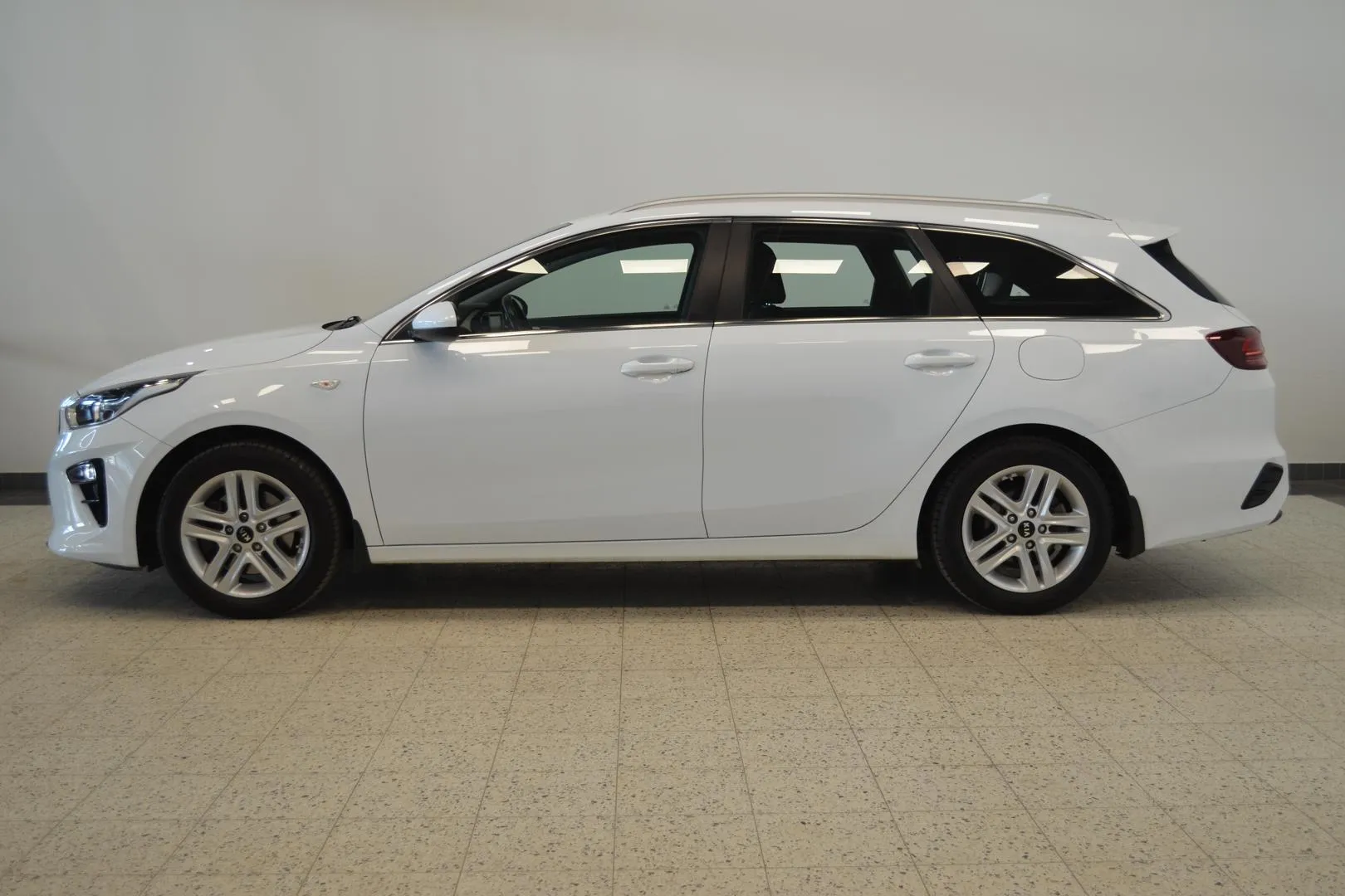 KIA Ceed OXU-385 carousel image