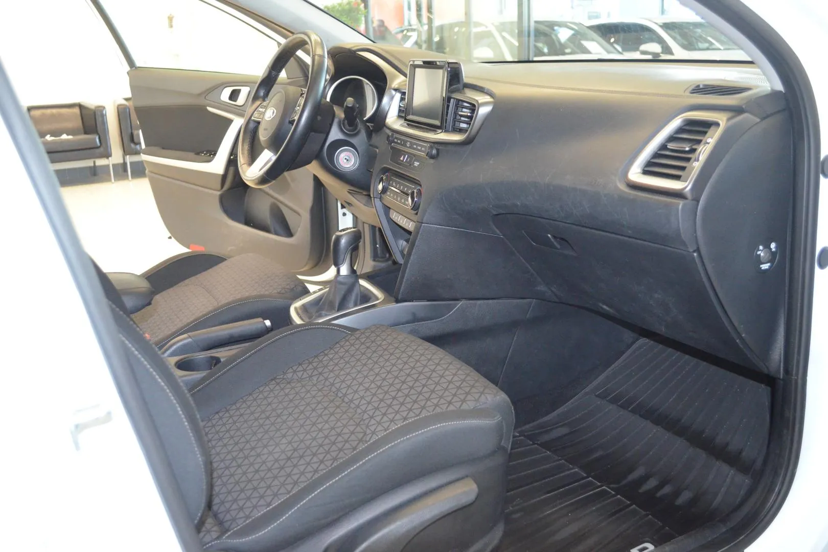 KIA Ceed OXU-385 carousel image