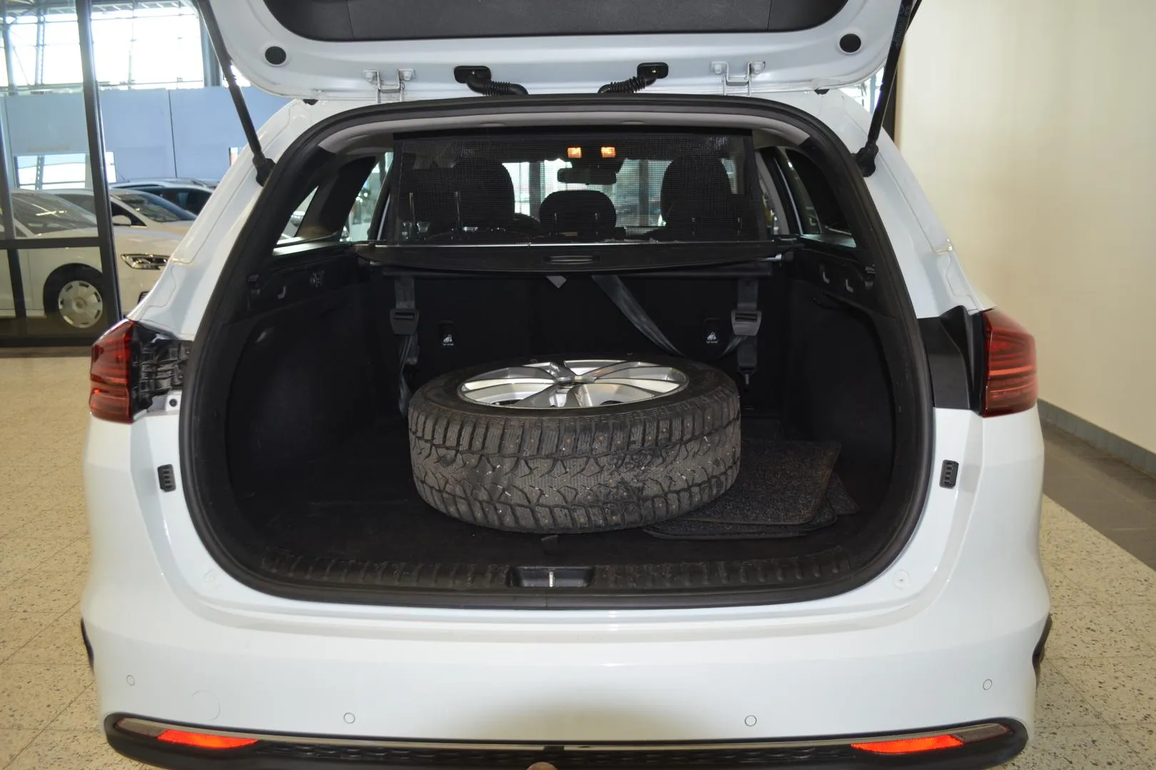 KIA Ceed OXU-385 carousel image