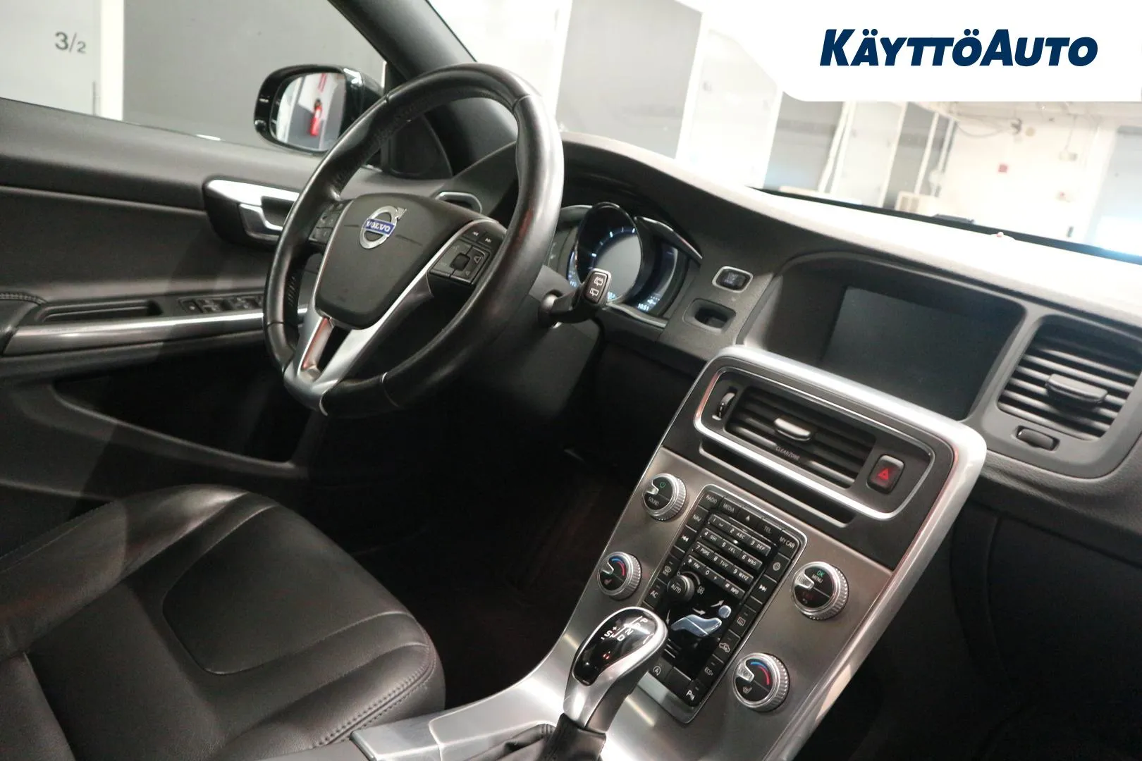 VOLVO V60 Cross Country ZLN-254 carousel image