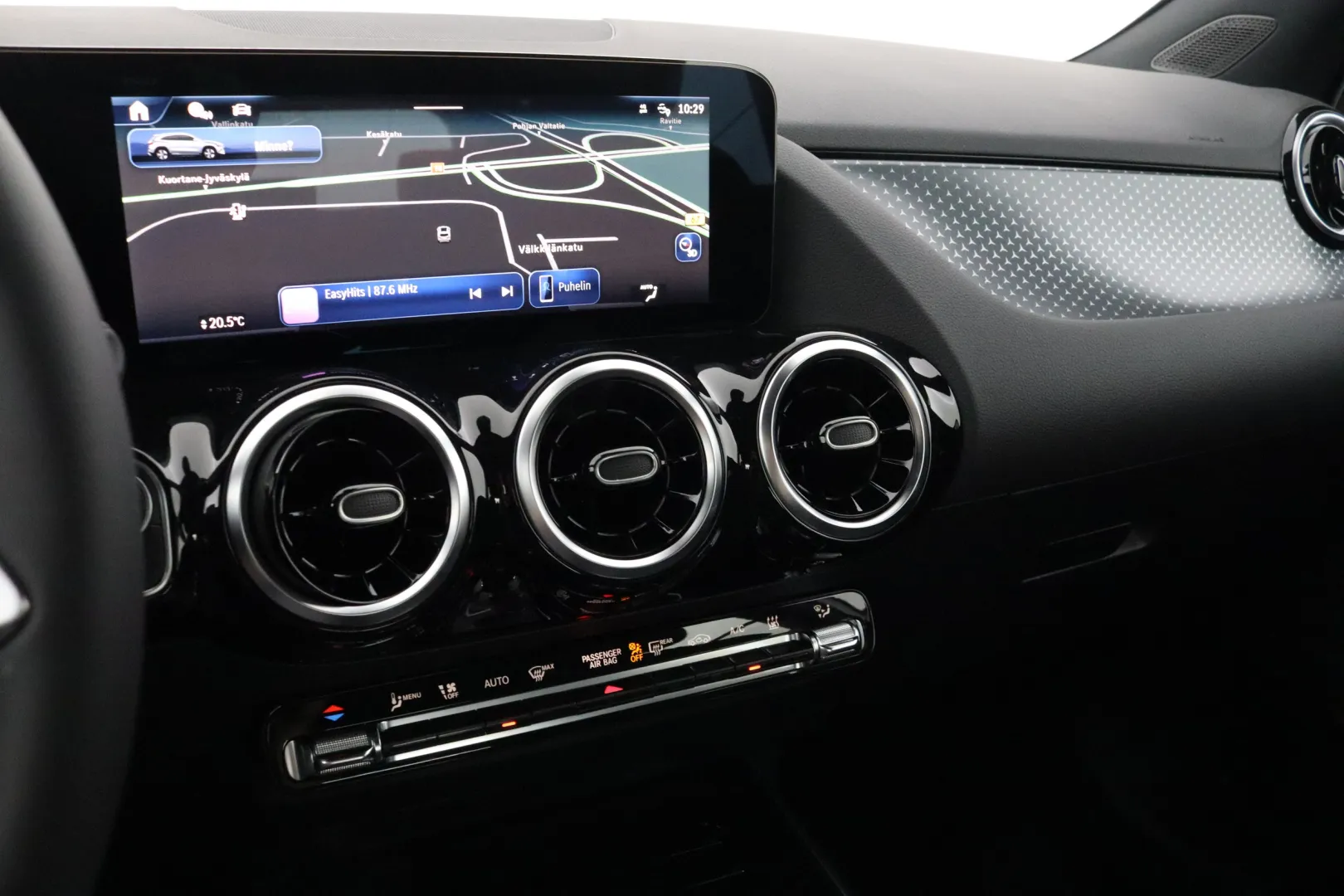 Mercedes-Benz GLA RXL-593 carousel image