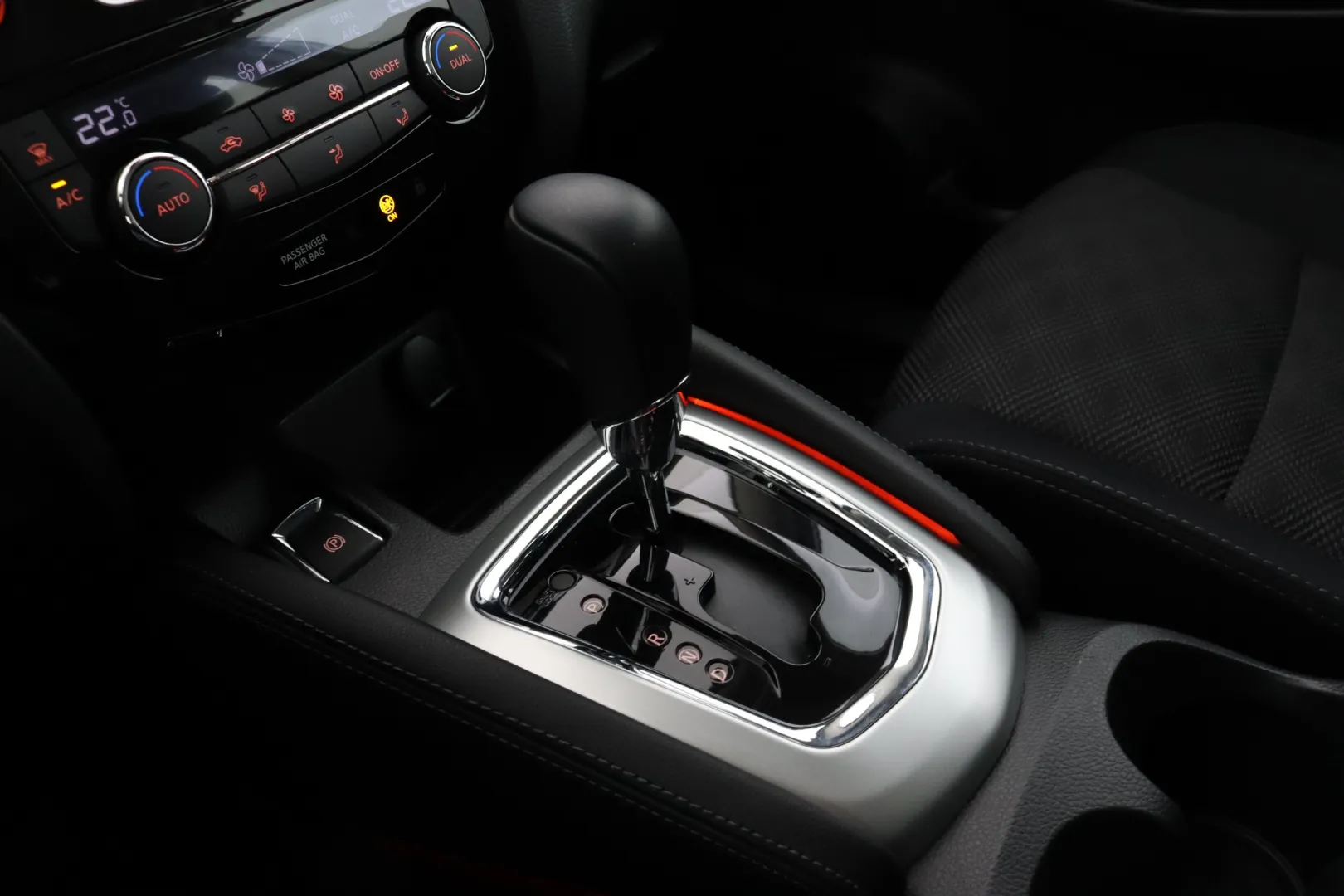 NISSAN Qashqai CKE-174 carousel image