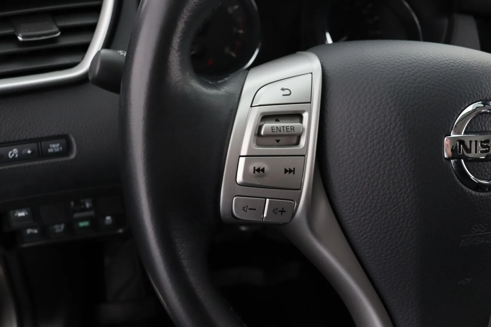 NISSAN Qashqai CKE-174 carousel image