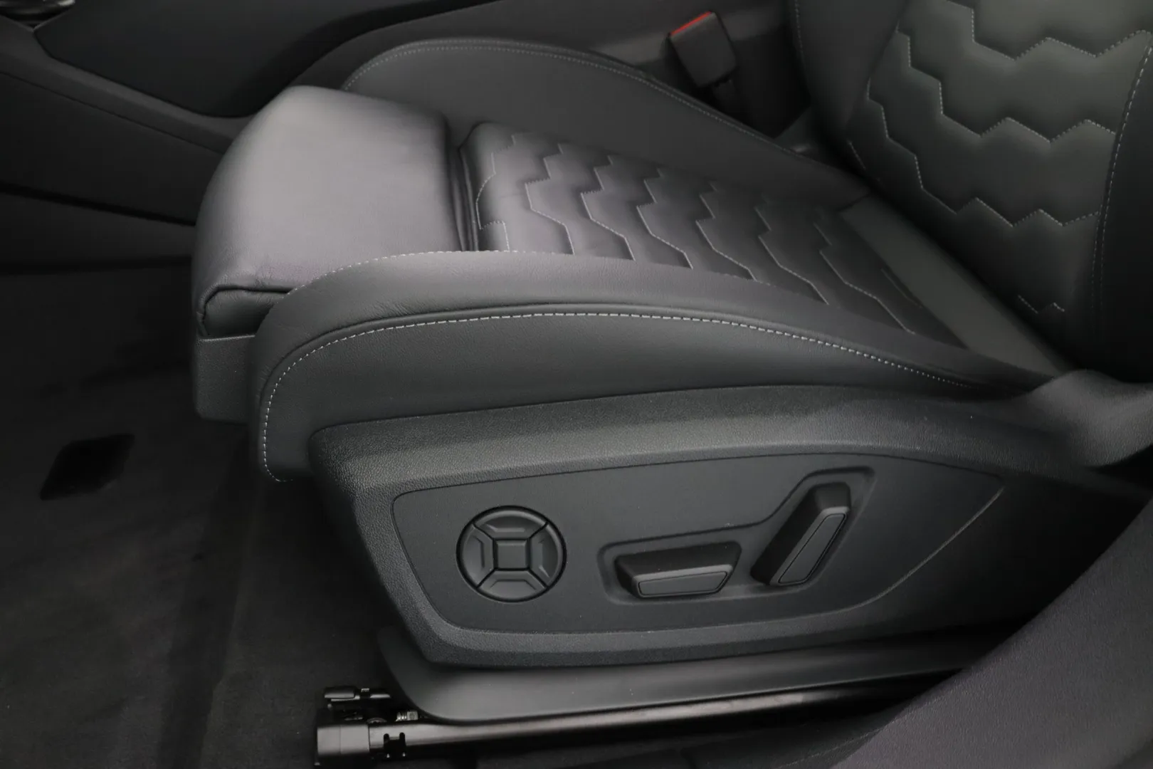 Audi A6 e-tron NOF-483 carousel image