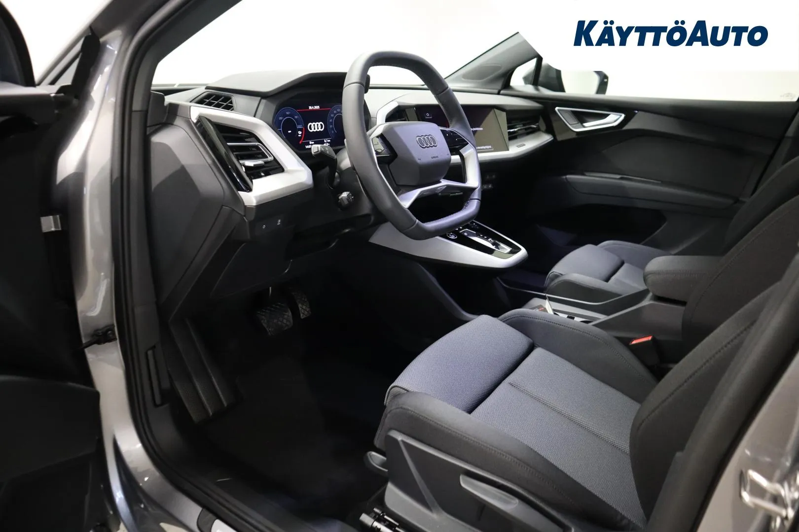 Audi Q4 e-tron SZH-323 carousel image