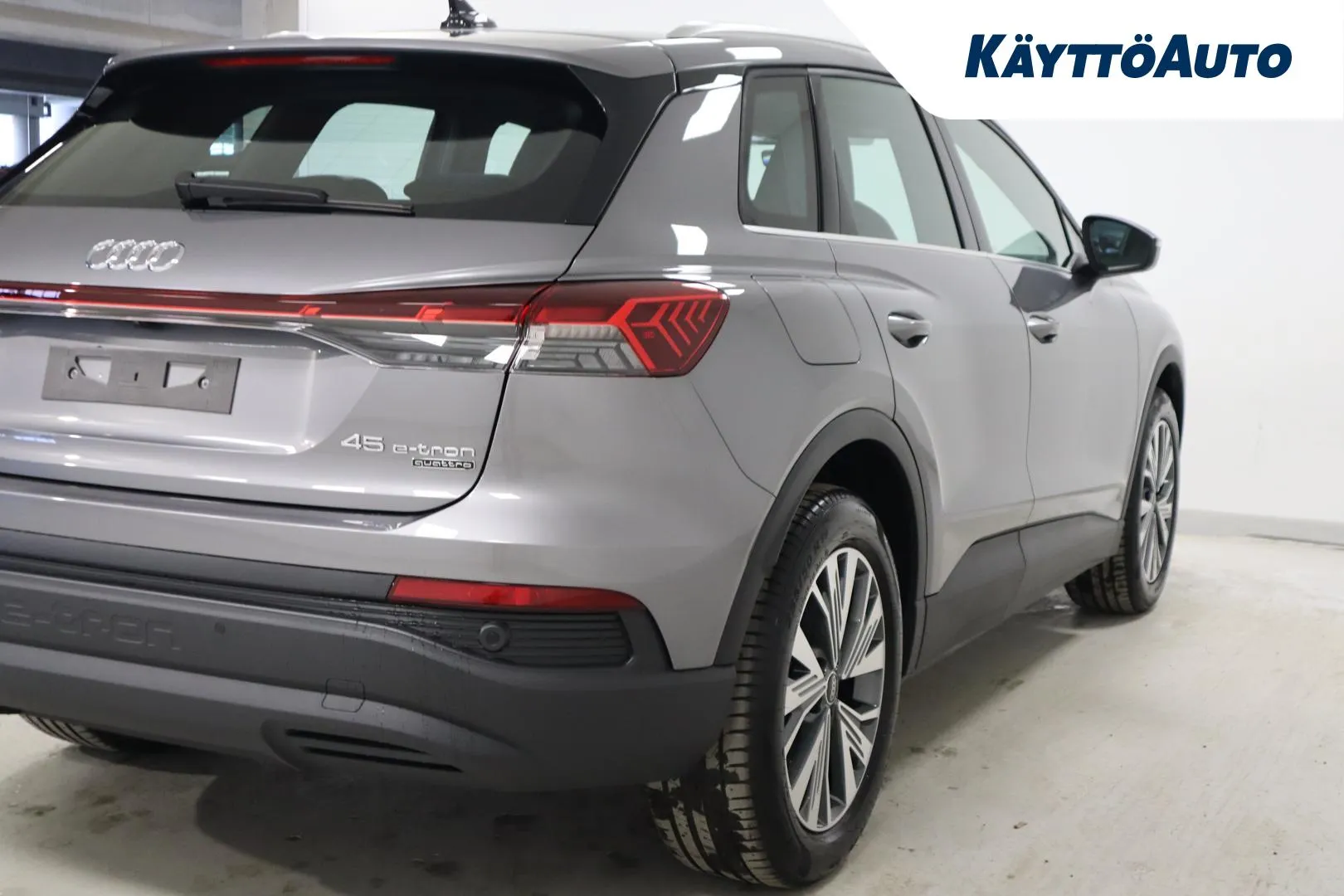 Audi Q4 e-tron SZH-323 carousel image