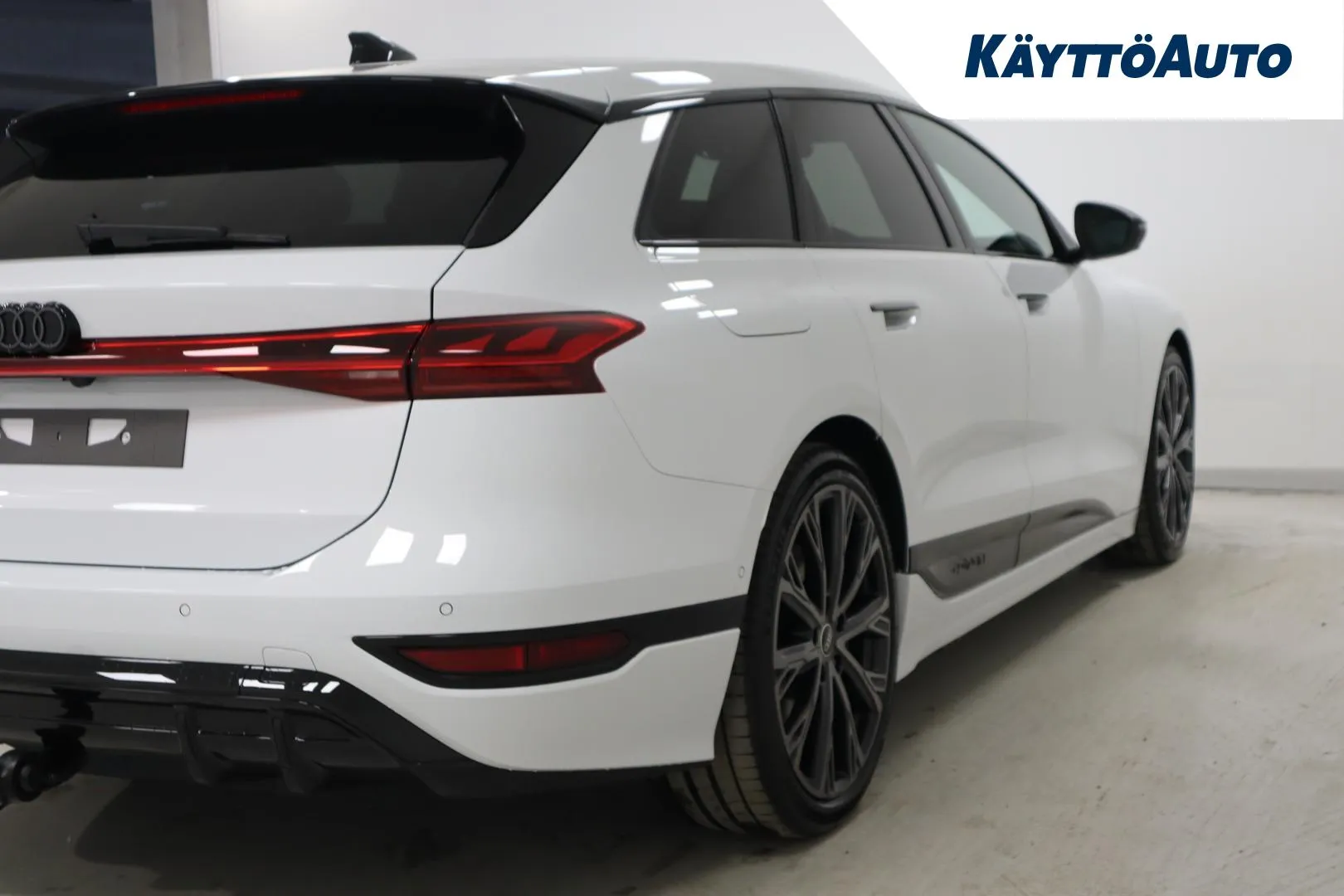 Audi S6 e-tron SZK-266 carousel image