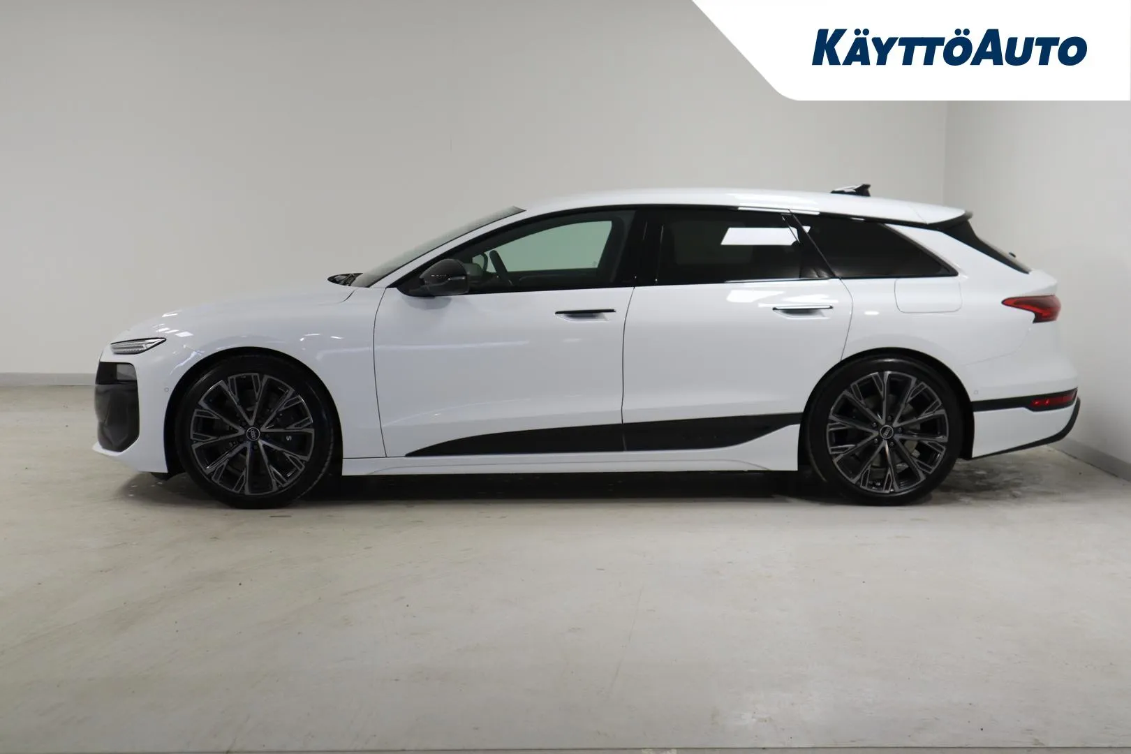 Audi S6 e-tron SZK-266 carousel image
