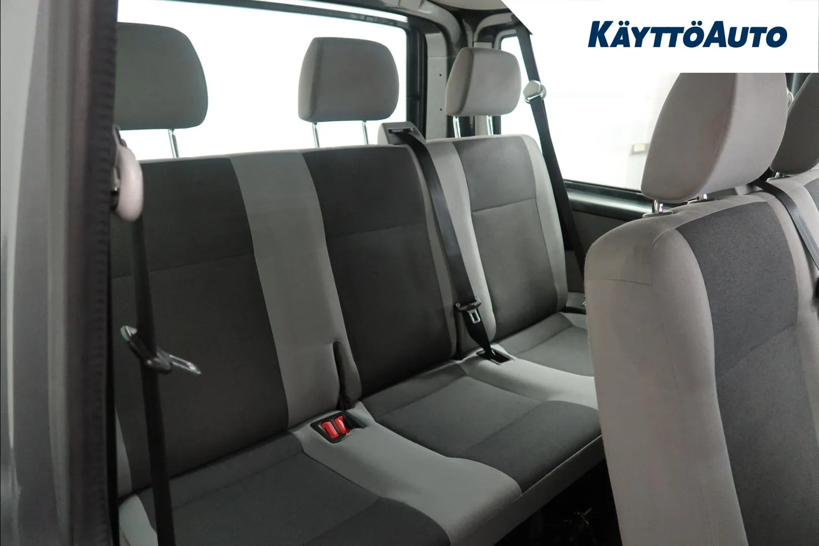 VOLKSWAGEN Transporter CMB-833 carousel image