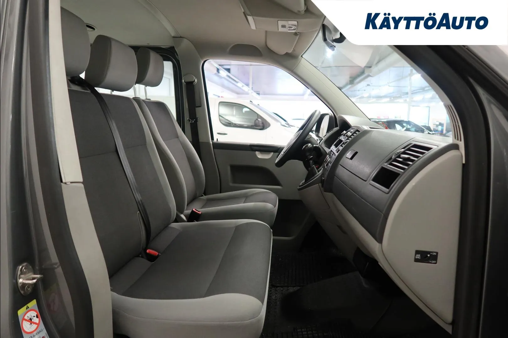VOLKSWAGEN Transporter CMB-833 carousel image