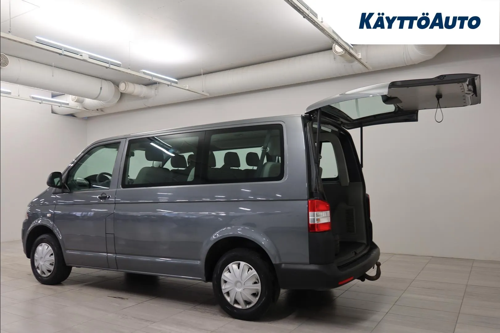 VOLKSWAGEN Transporter CMB-833 carousel image