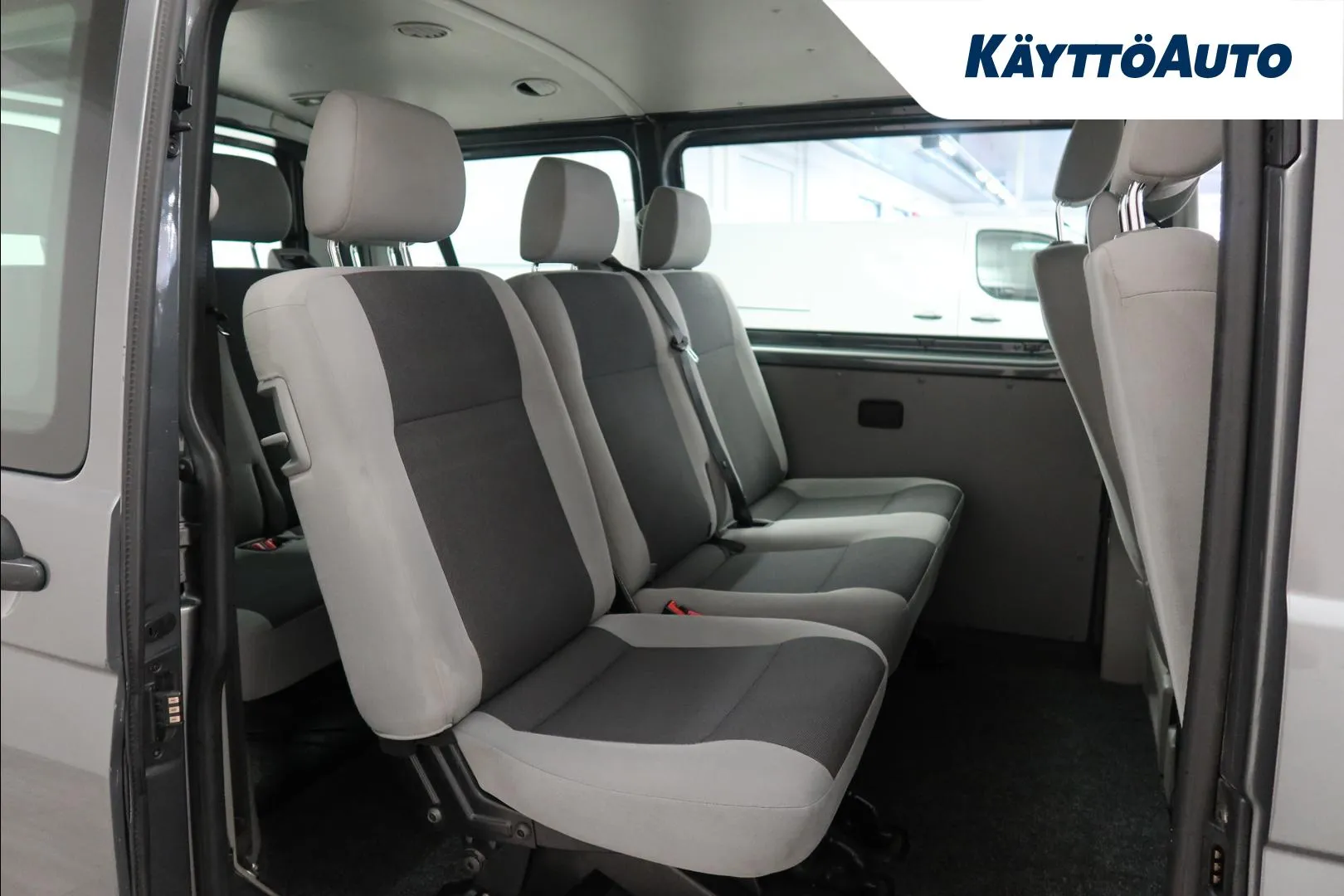 VOLKSWAGEN Transporter CMB-833 carousel image