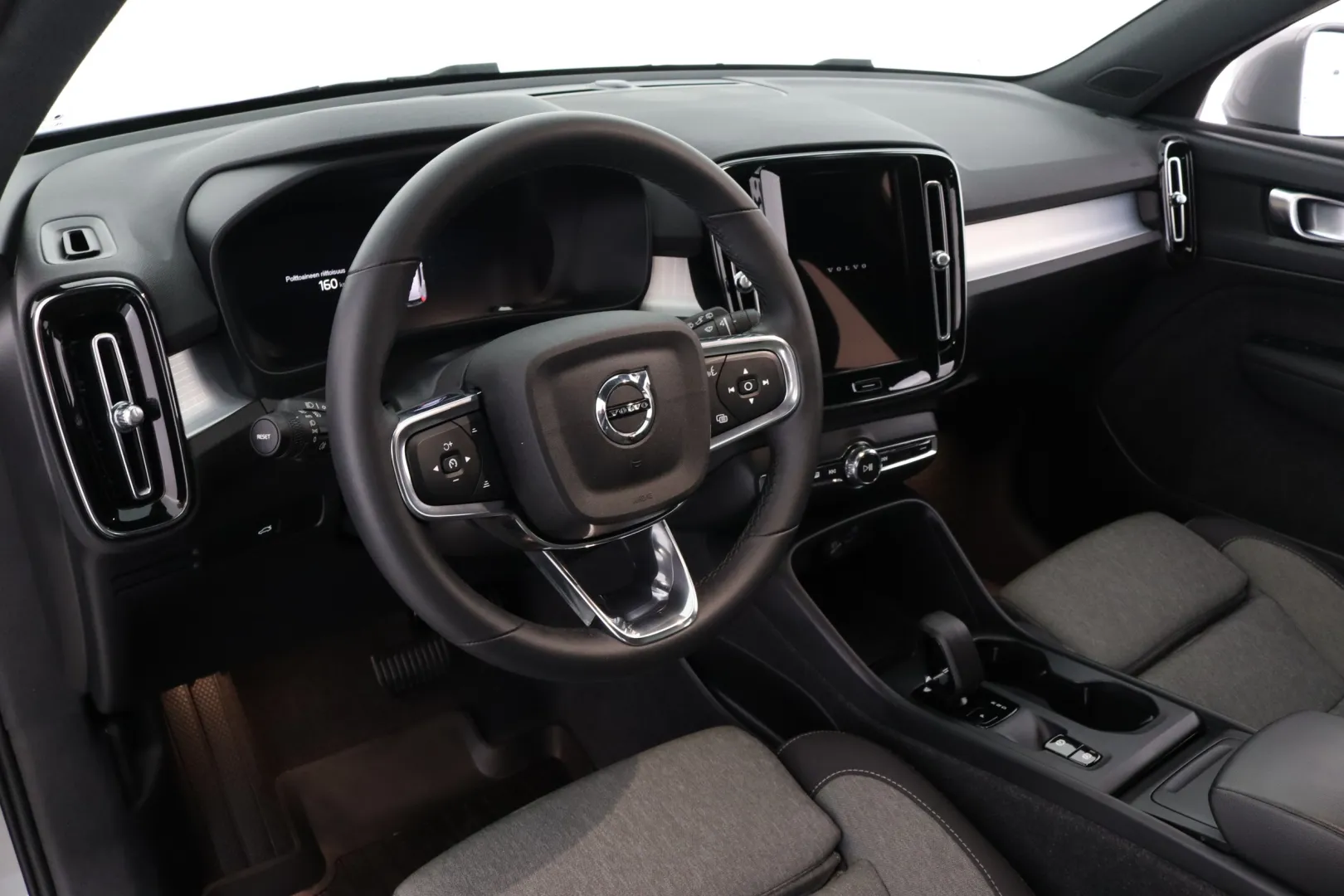 VOLVO XC40 RVR-504 carousel image