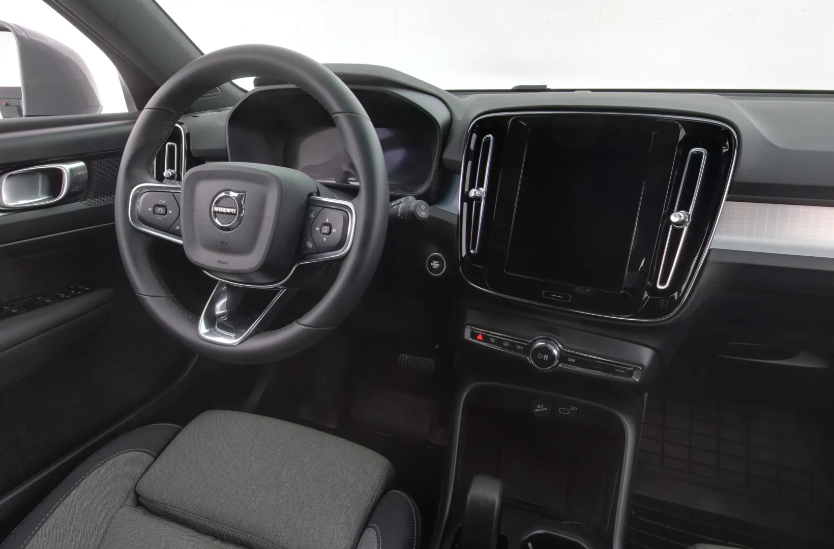 VOLVO XC40 RVR-504 carousel image