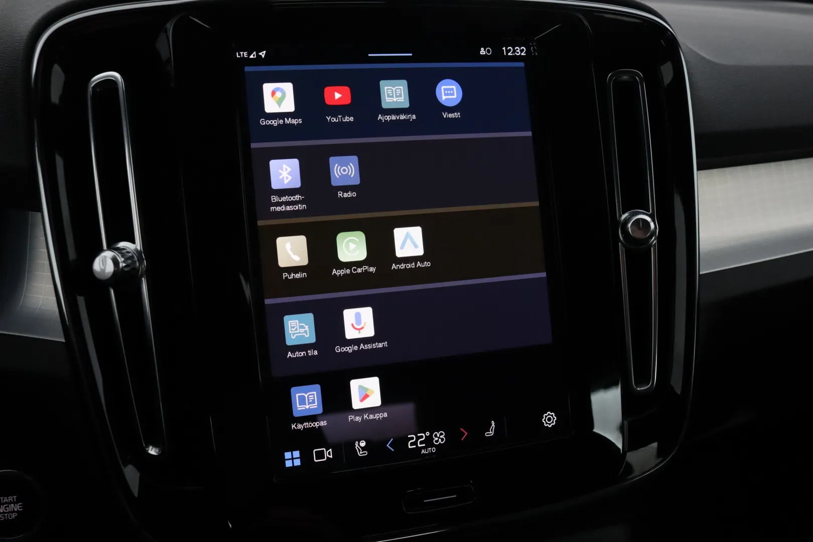 VOLVO XC40 RVR-504 carousel image