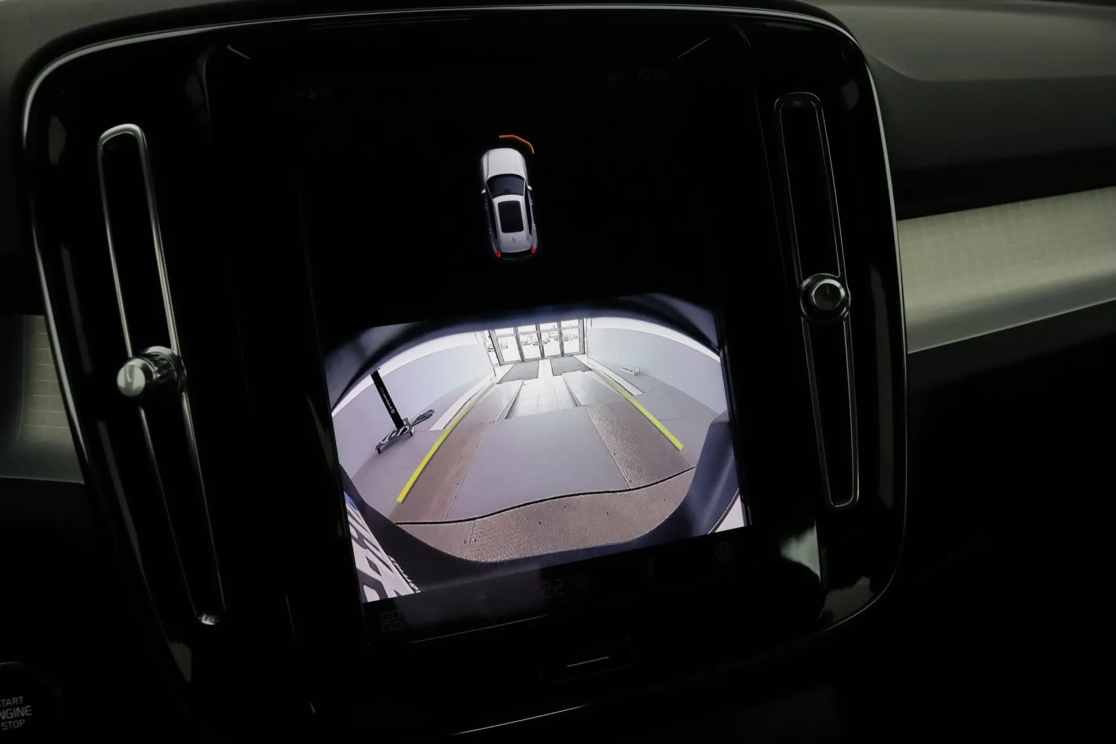 VOLVO XC40 RVR-504 carousel image