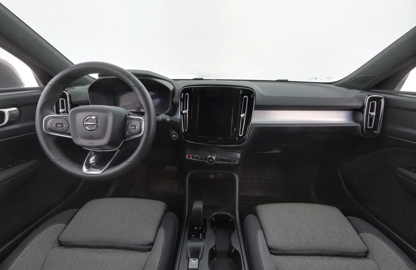 VOLVO XC40 RVR-504 carousel image