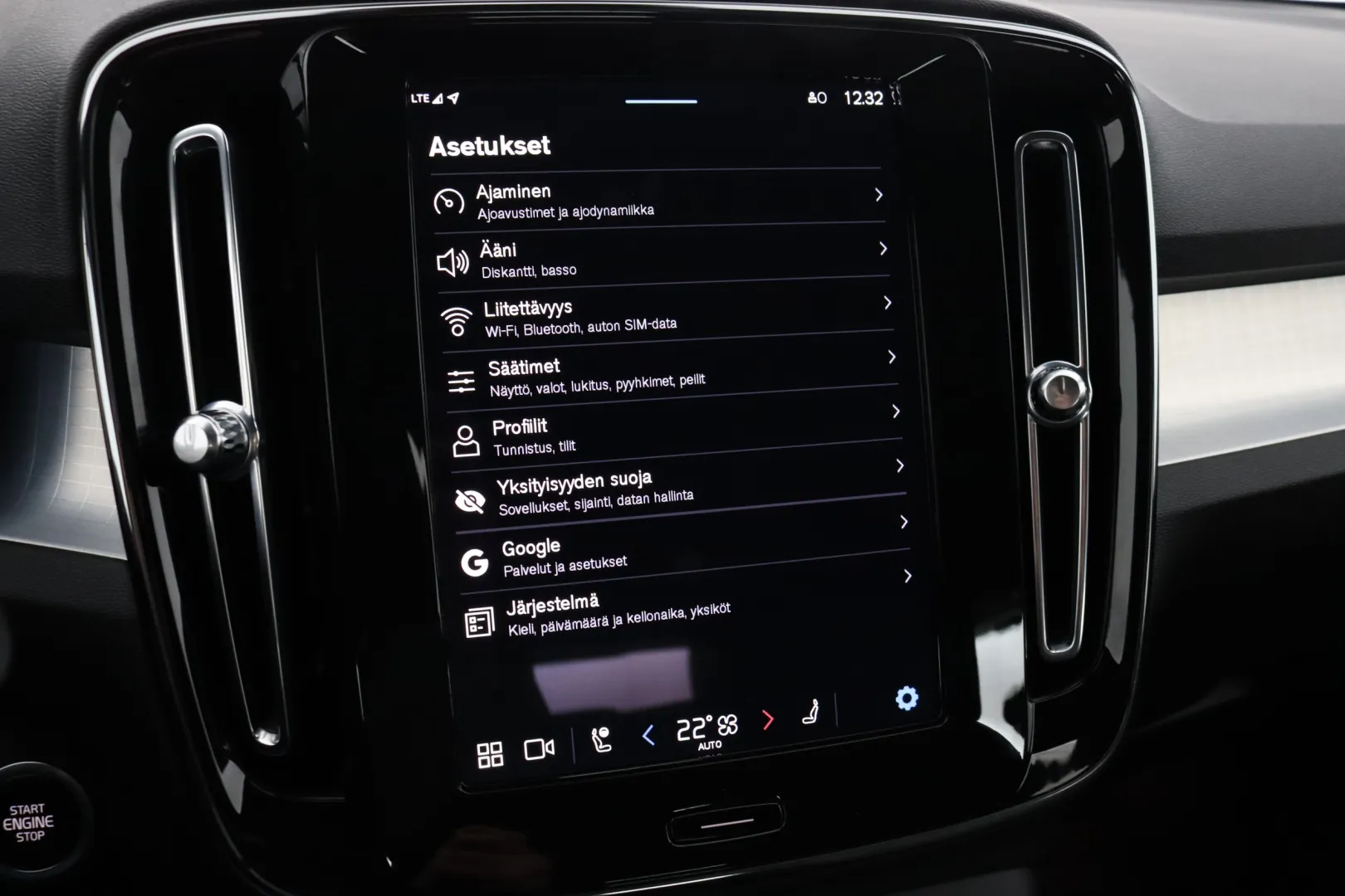 VOLVO XC40 RVR-504 carousel image