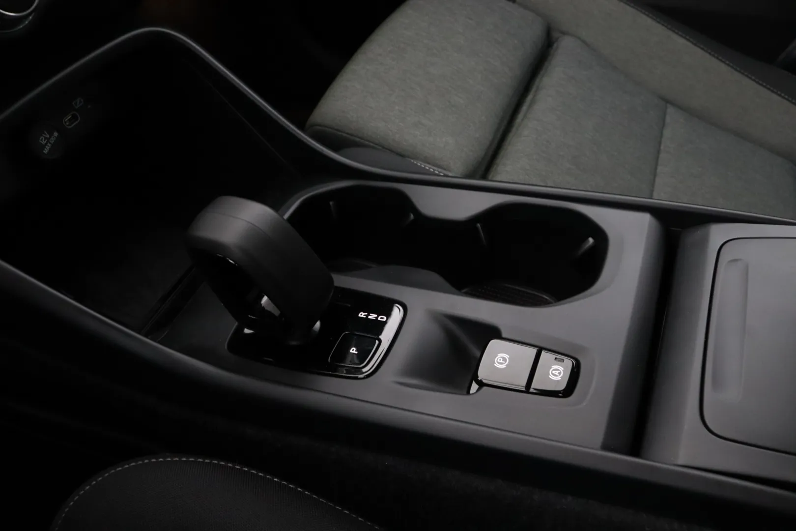 VOLVO XC40 RVR-504 carousel image