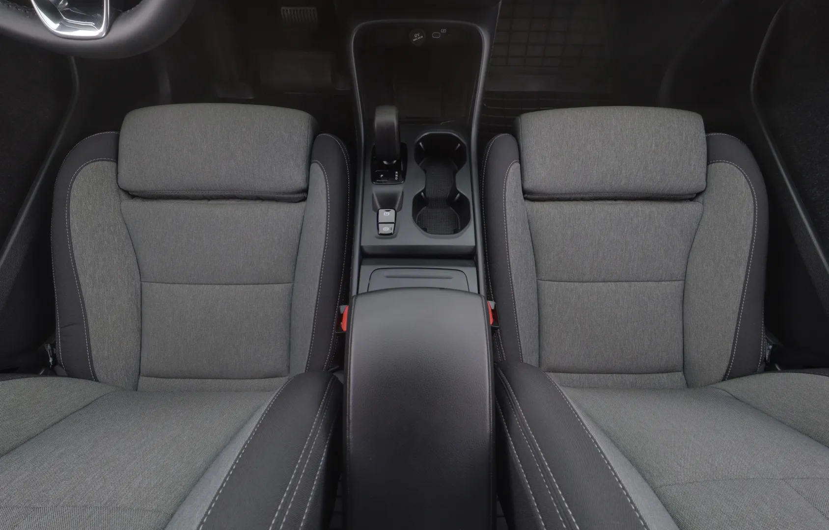 VOLVO XC40 RVR-504 carousel image
