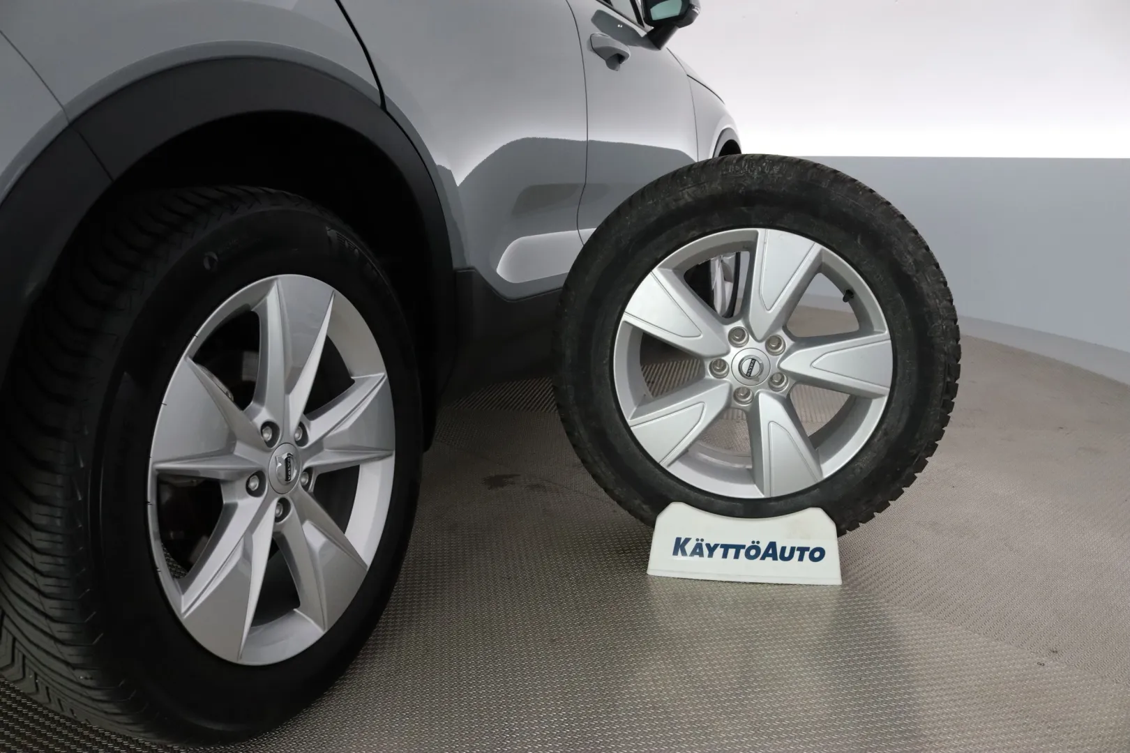 VOLVO XC40 RVR-504 carousel image