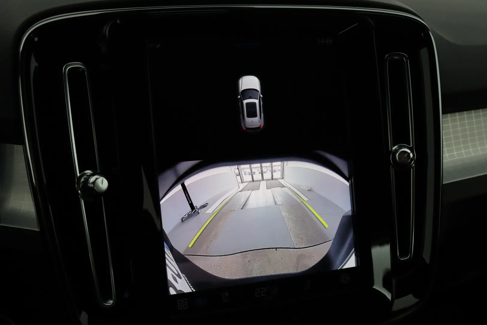 VOLVO XC40 RVU-867 carousel image