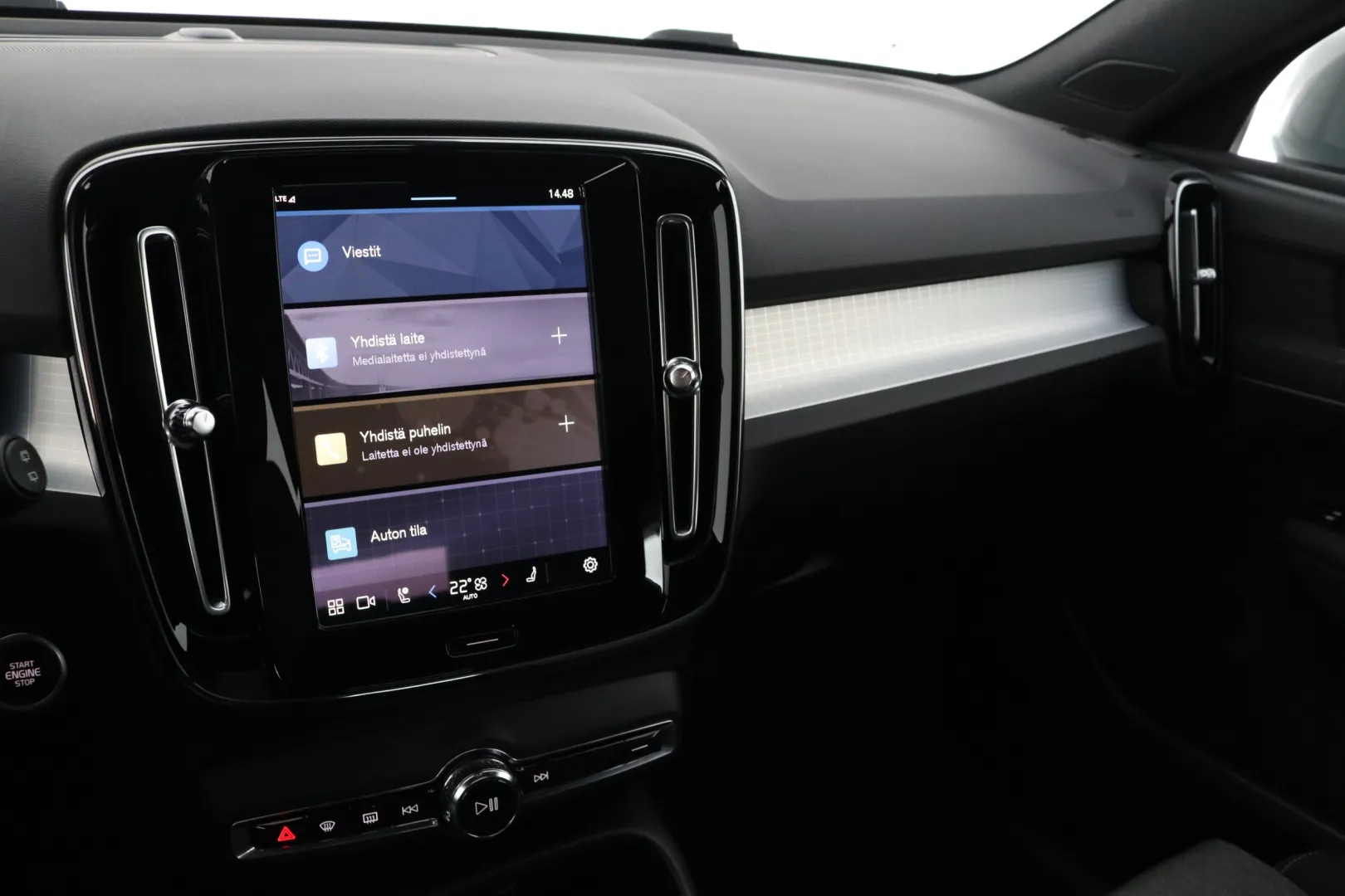 VOLVO XC40 RVU-867 carousel image