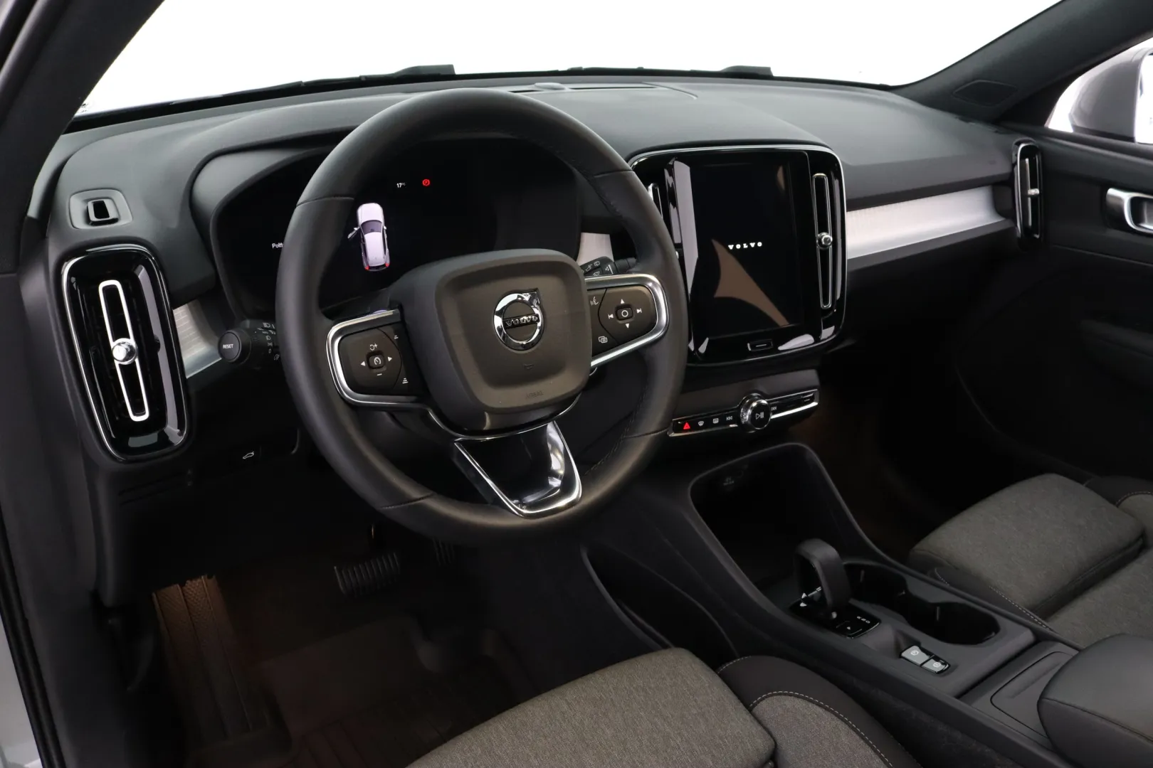 VOLVO XC40 RVU-867 carousel image