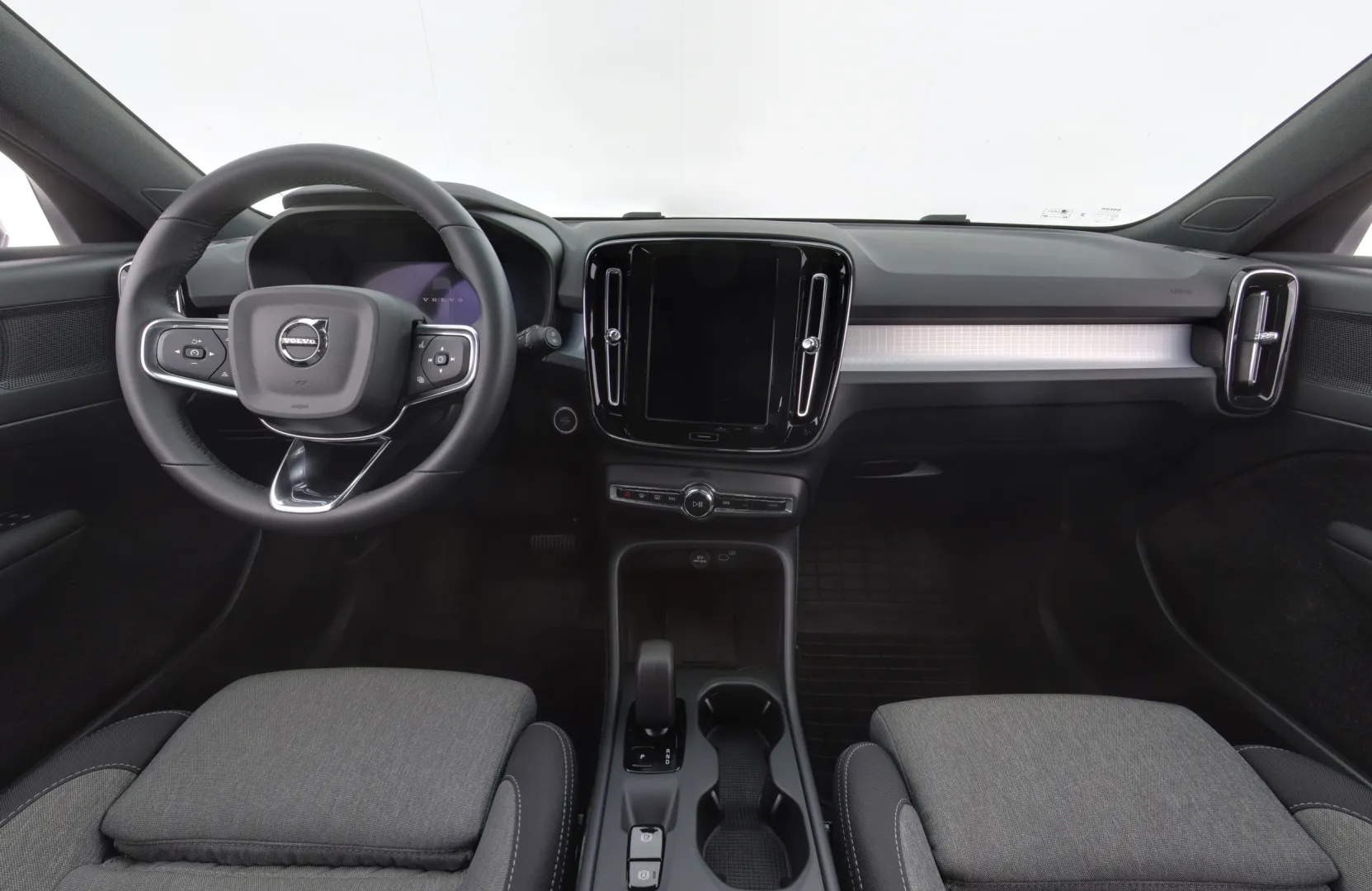 VOLVO XC40 RVU-867 carousel image