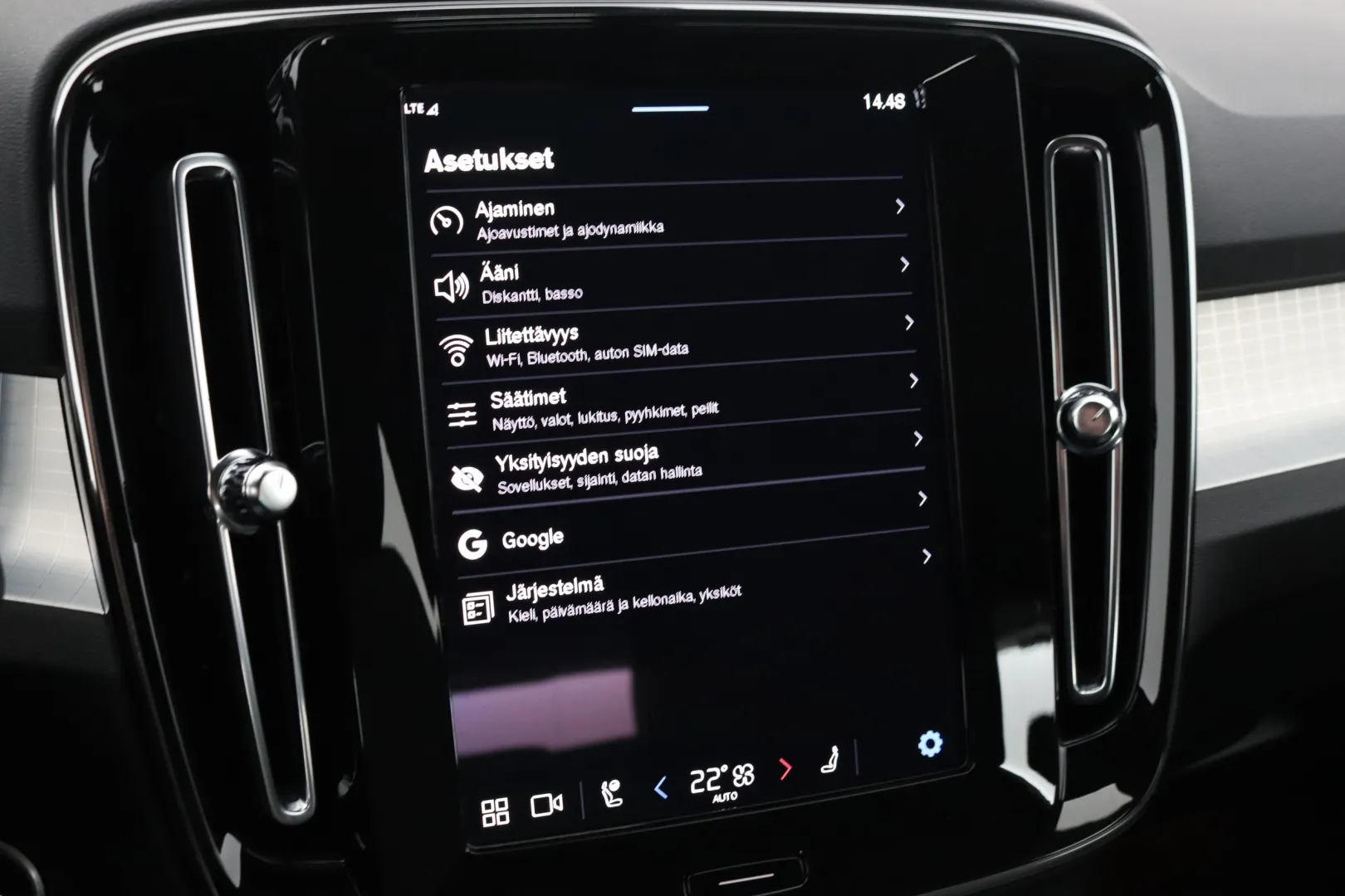 VOLVO XC40 RVU-867 carousel image