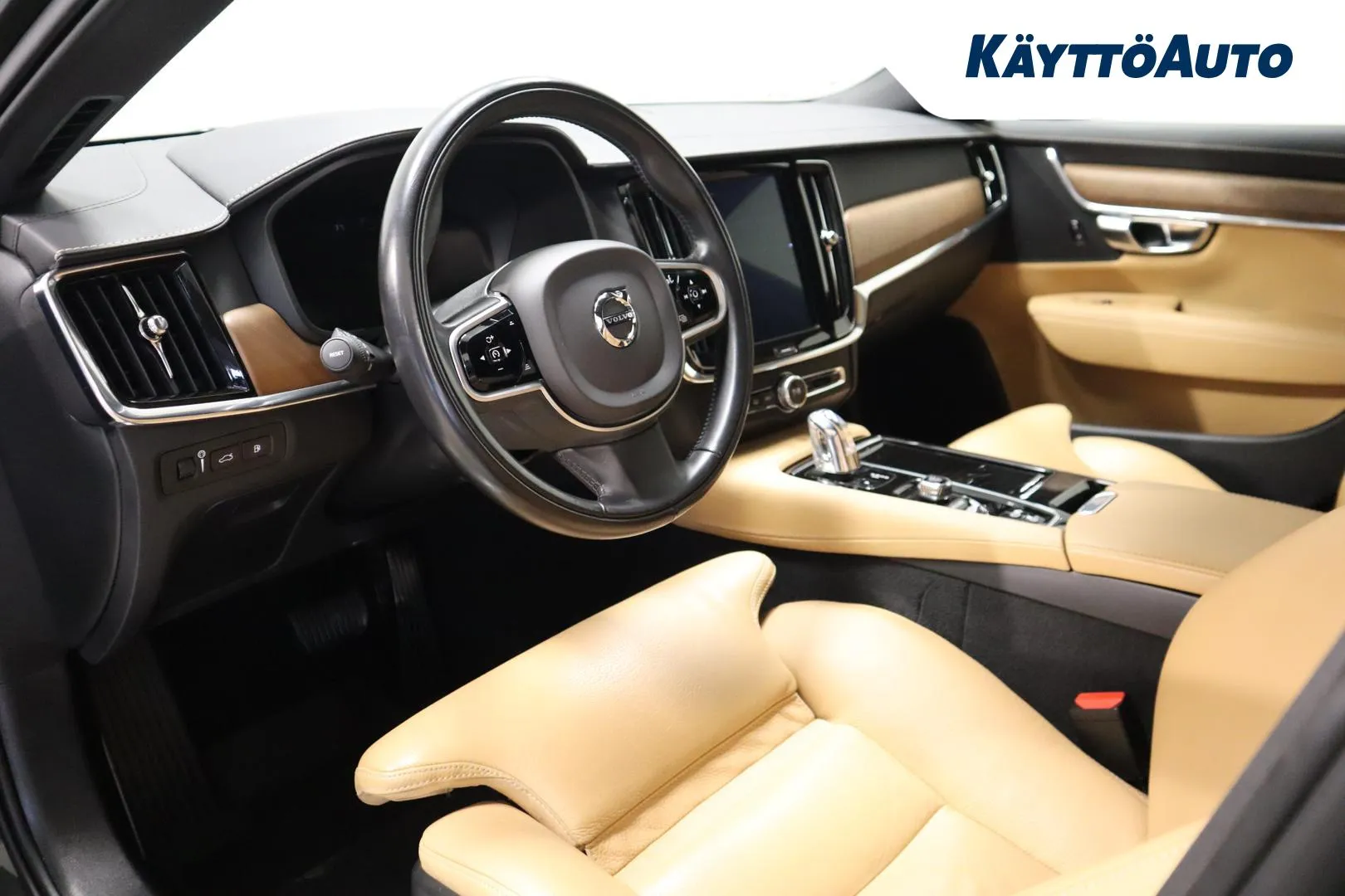 VOLVO V90 BXJ-393 carousel image
