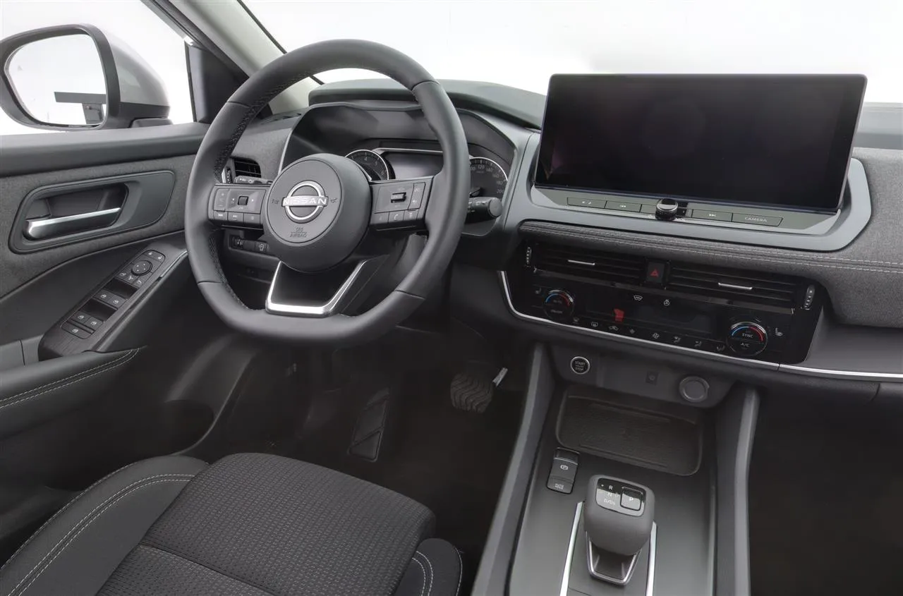 Nissan Qashqai NOE-330 carousel image