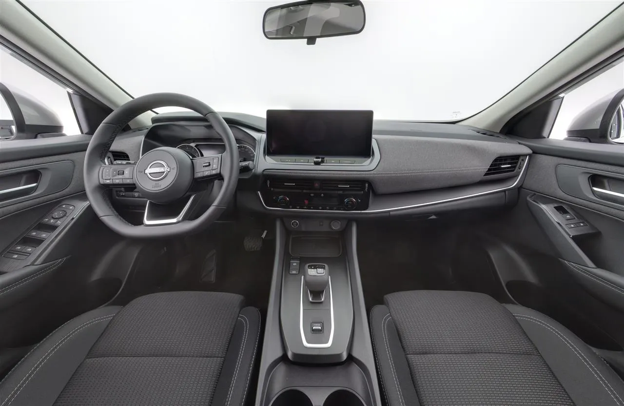 Nissan Qashqai NOE-330 carousel image