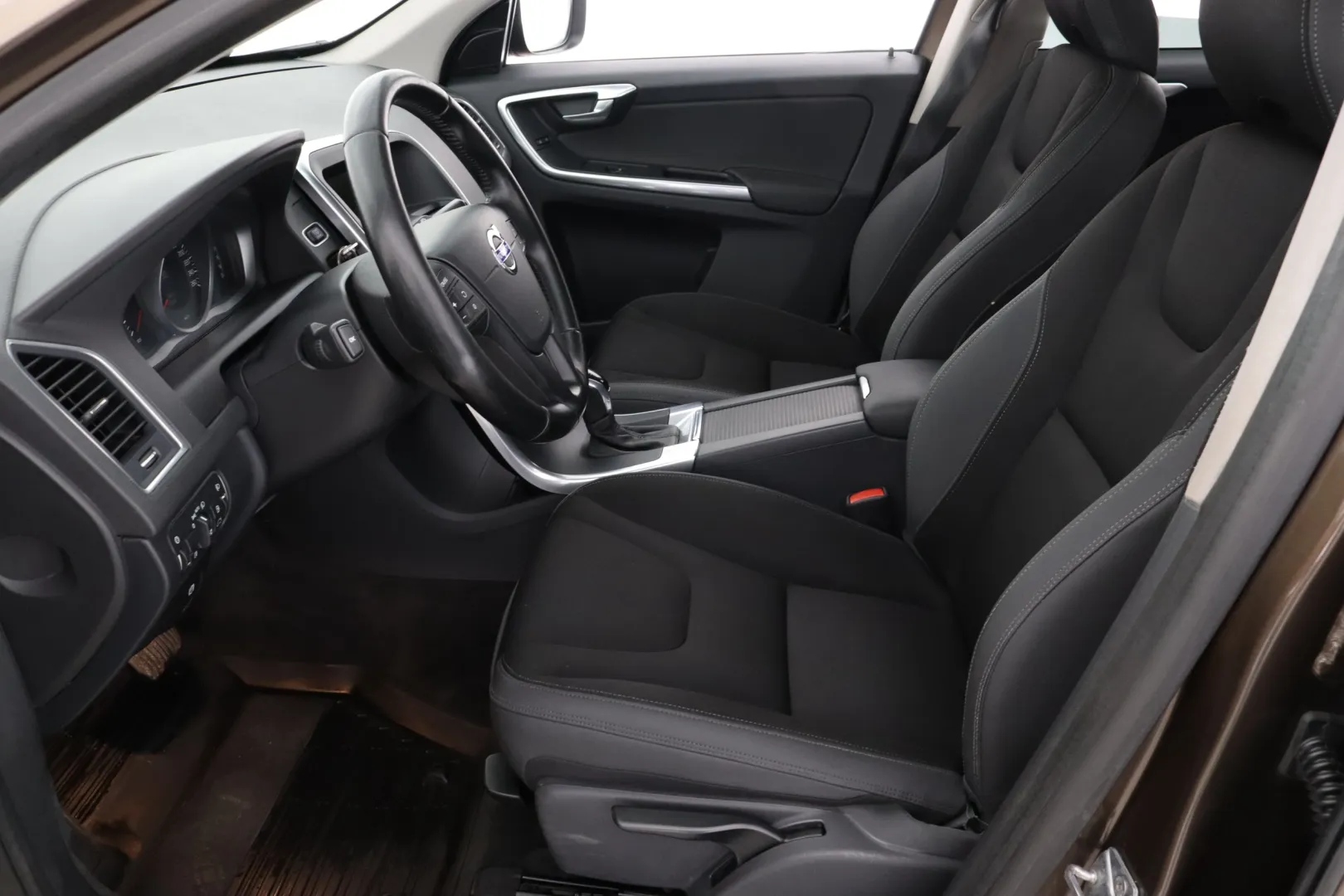 VOLVO XC60 MLR-370 carousel image