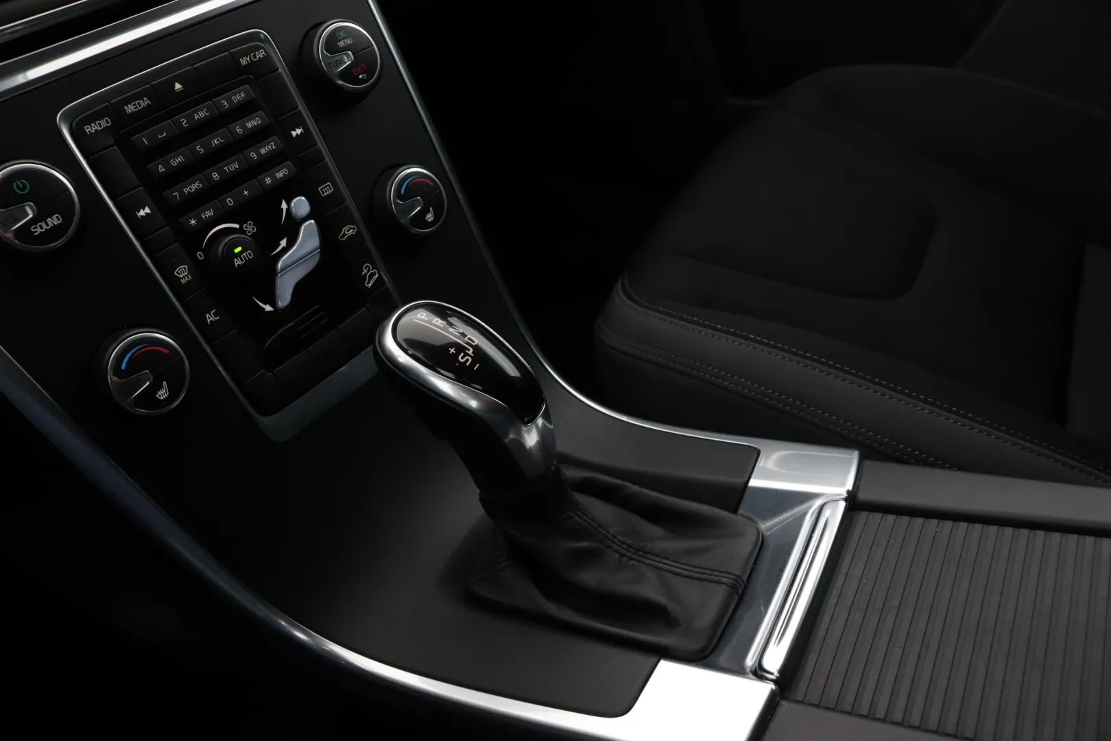 VOLVO XC60 MLR-370 carousel image