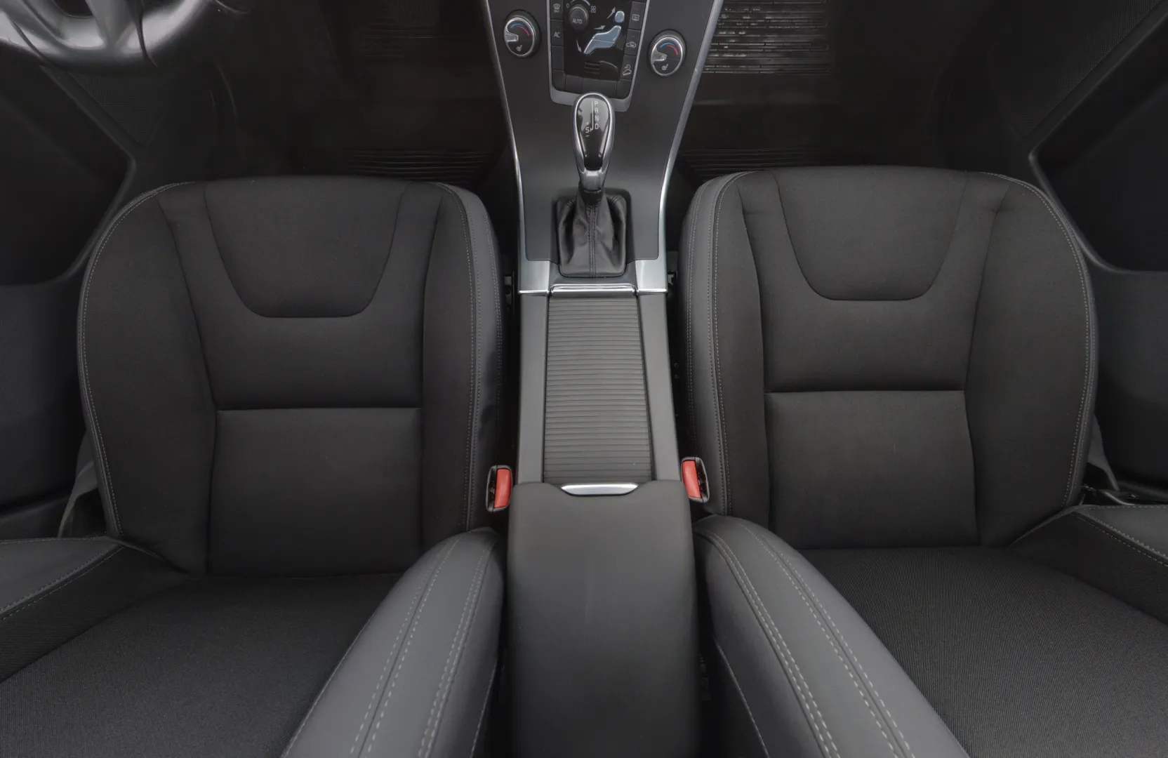 VOLVO XC60 MLR-370 carousel image