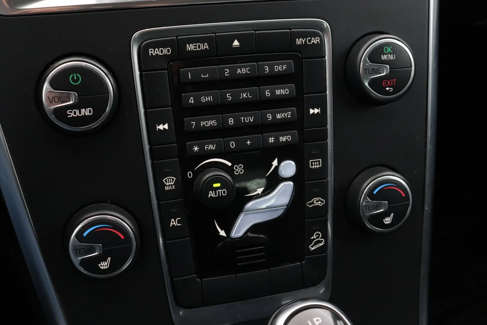 VOLVO XC60 MLR-370 carousel image