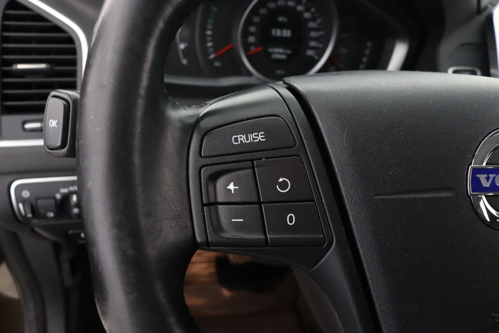 VOLVO XC60 MLR-370 carousel image