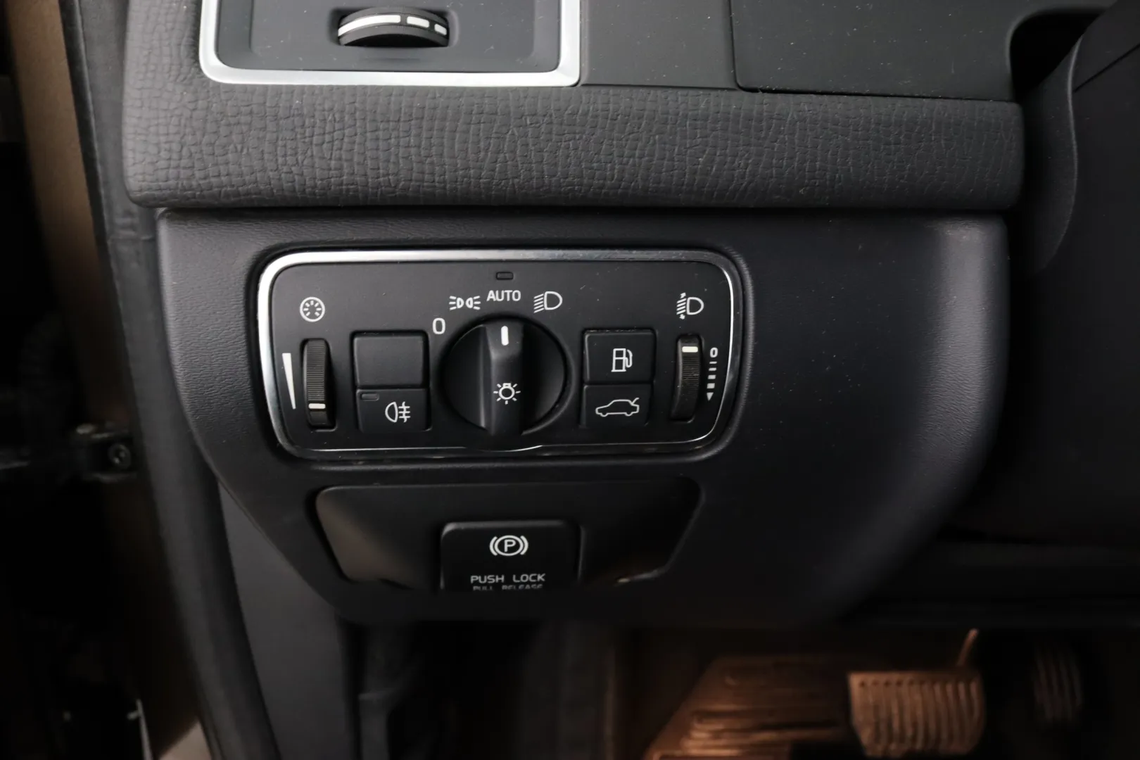 VOLVO XC60 MLR-370 carousel image