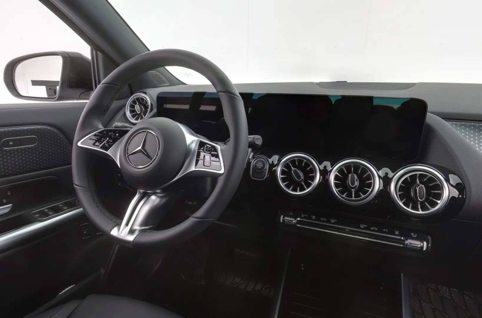 MERCEDES-BENZ GLA XTH-580 carousel image