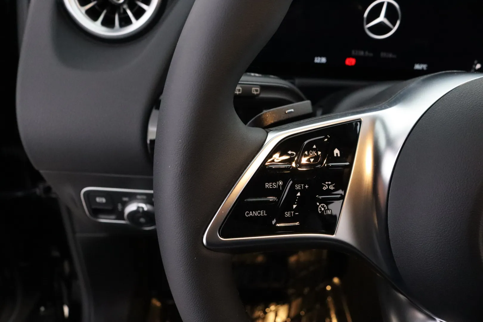 MERCEDES-BENZ GLA XTH-580 carousel image