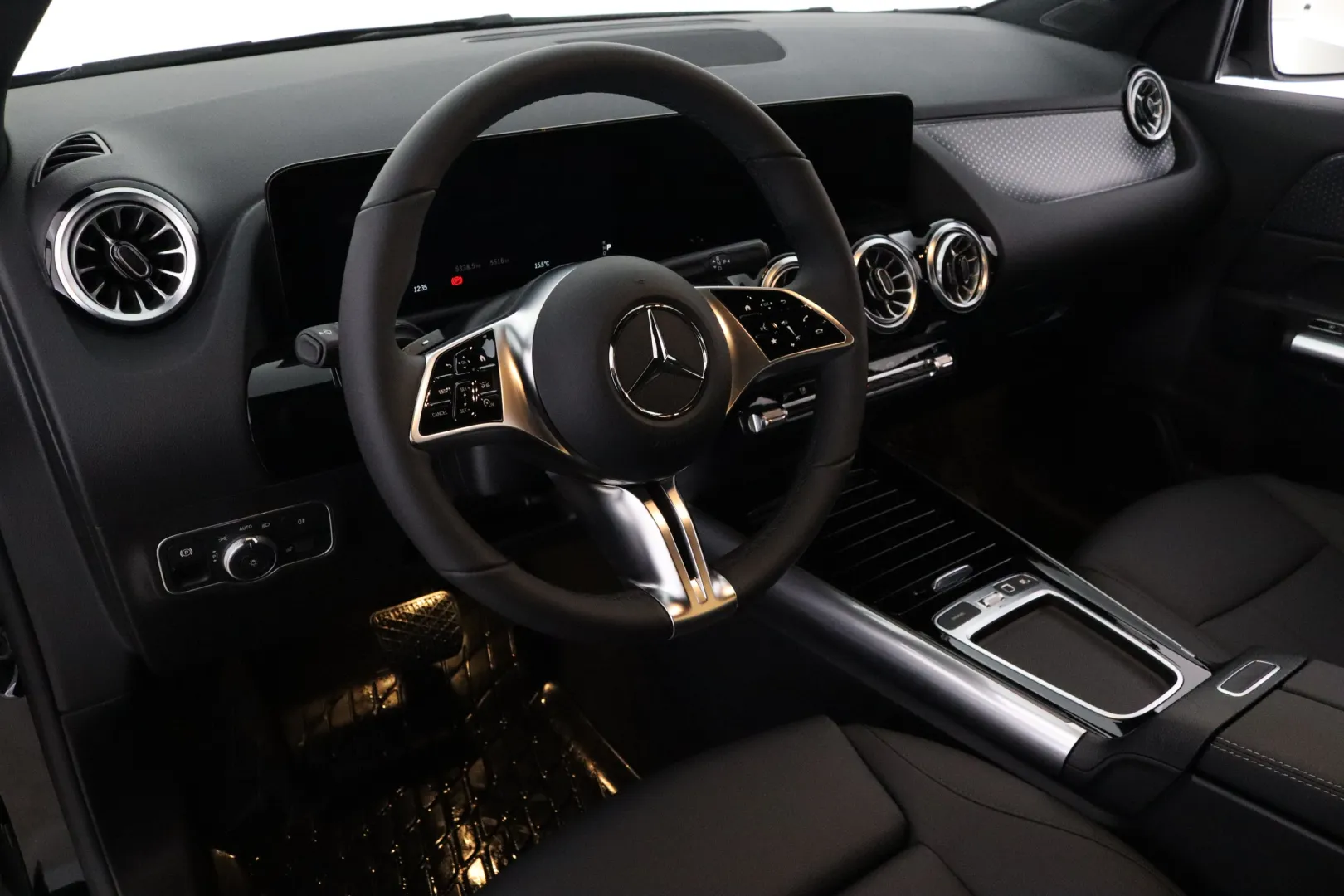 MERCEDES-BENZ GLA XTH-580 carousel image