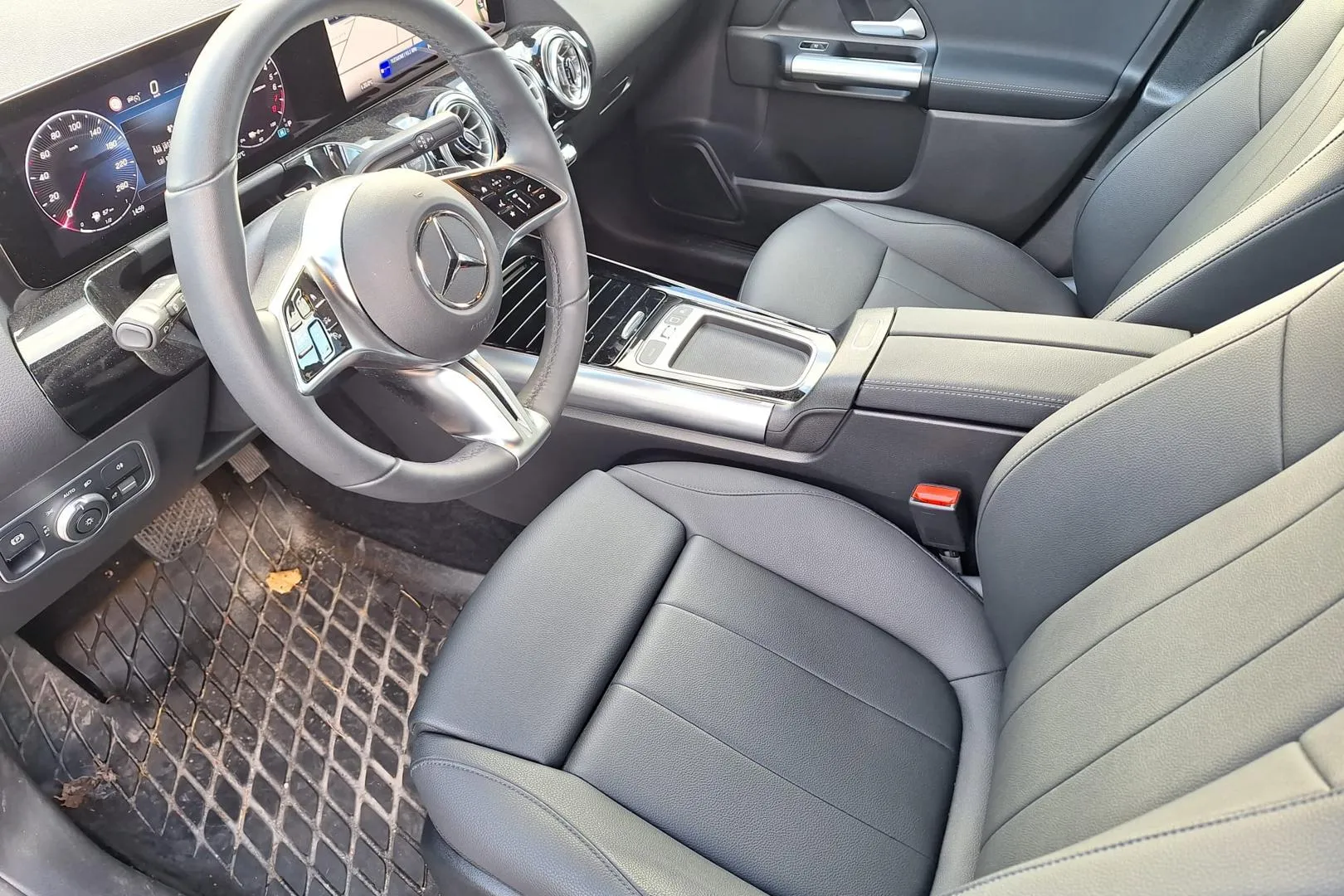 MERCEDES-BENZ GLA XTH-580 carousel image