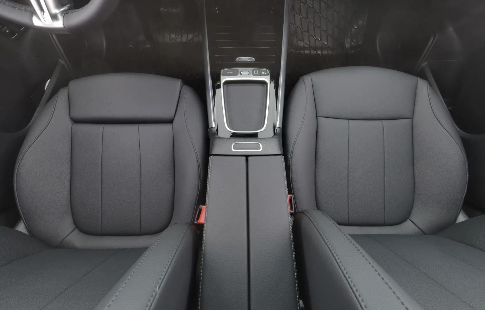 MERCEDES-BENZ GLA XTH-580 carousel image
